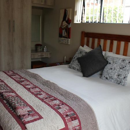 Traveller'S Rest, Reebok Bed and Breakfast Mossel Bay Exteriör bild