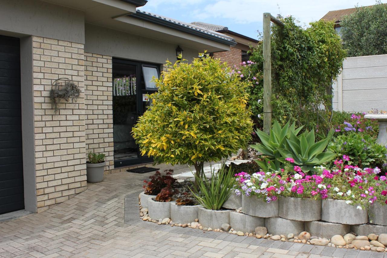 Traveller'S Rest, Reebok Bed and Breakfast Mossel Bay Exteriör bild