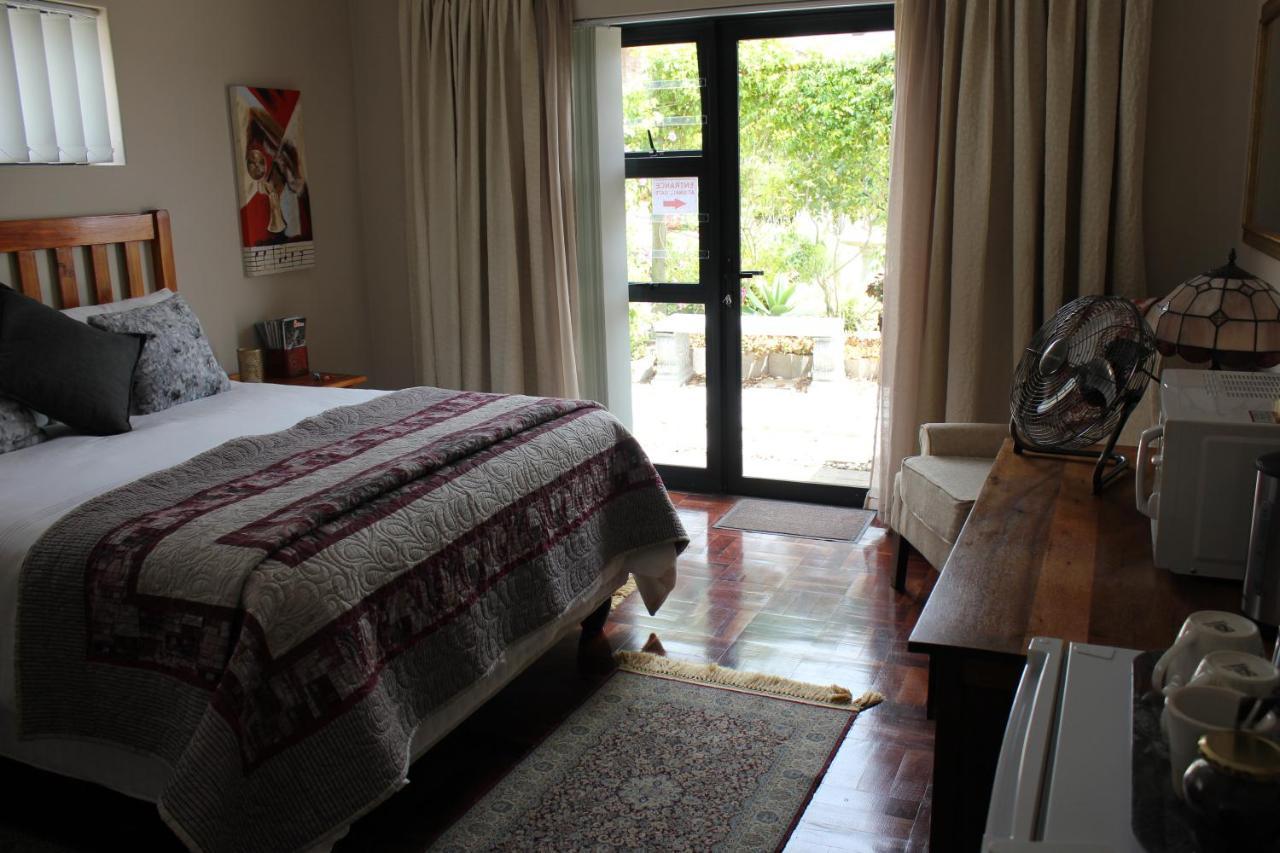 Traveller'S Rest, Reebok Bed and Breakfast Mossel Bay Exteriör bild