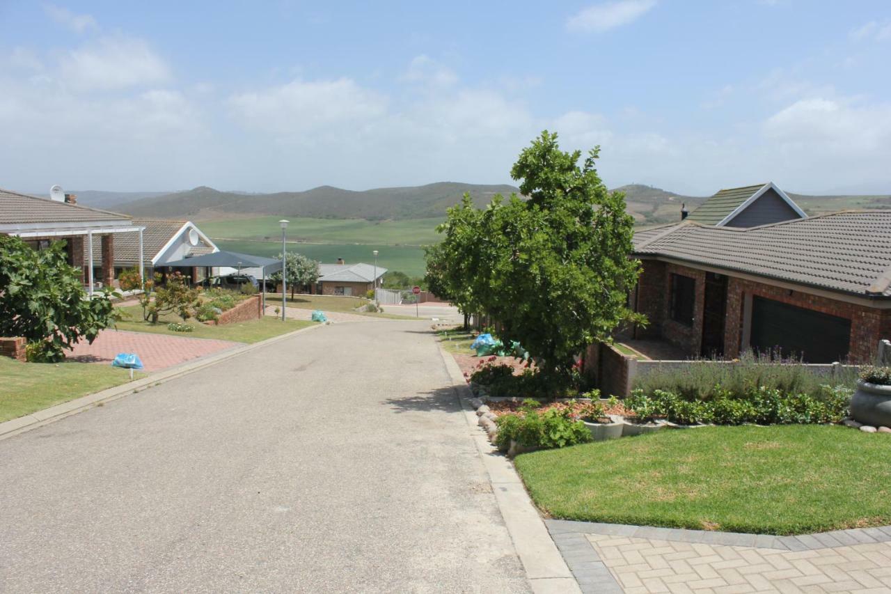 Traveller'S Rest, Reebok Bed and Breakfast Mossel Bay Exteriör bild