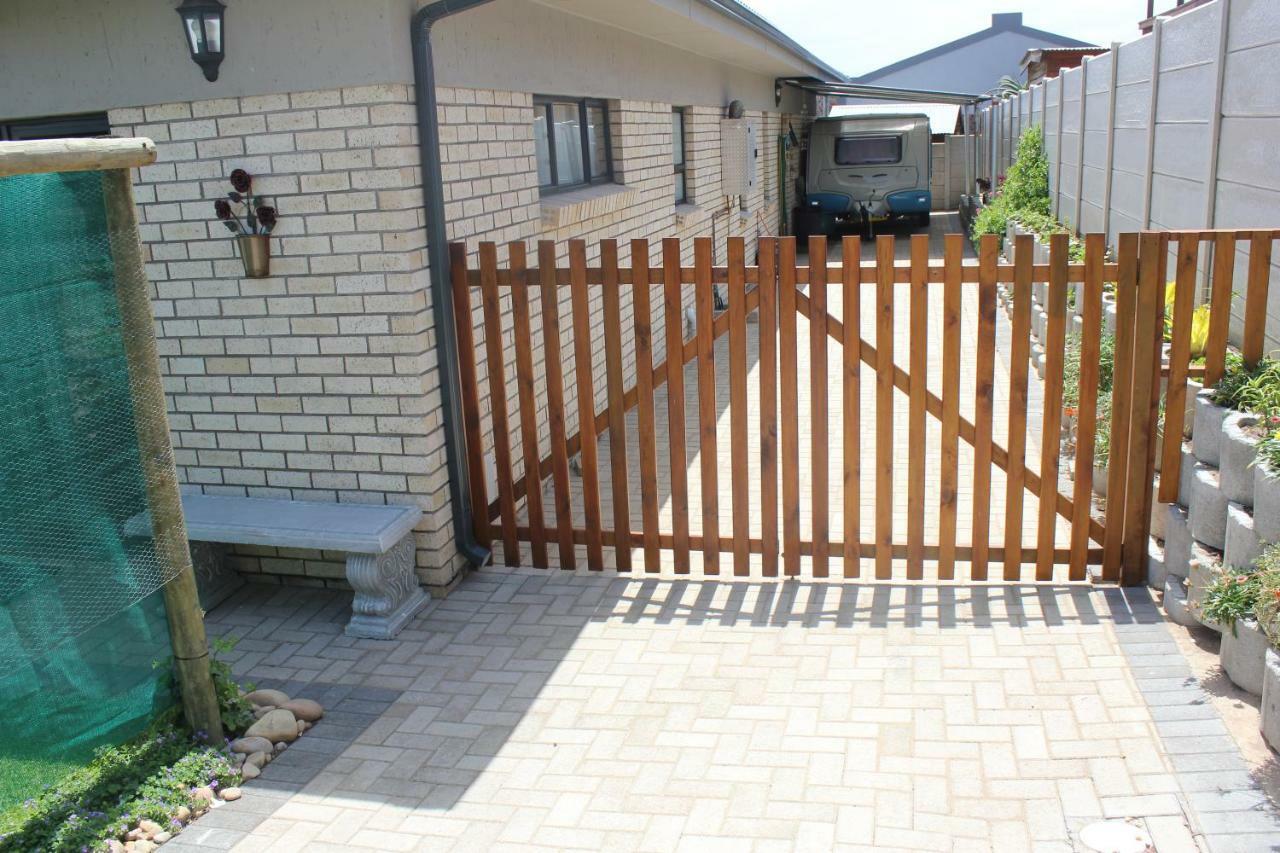 Traveller'S Rest, Reebok Bed and Breakfast Mossel Bay Exteriör bild