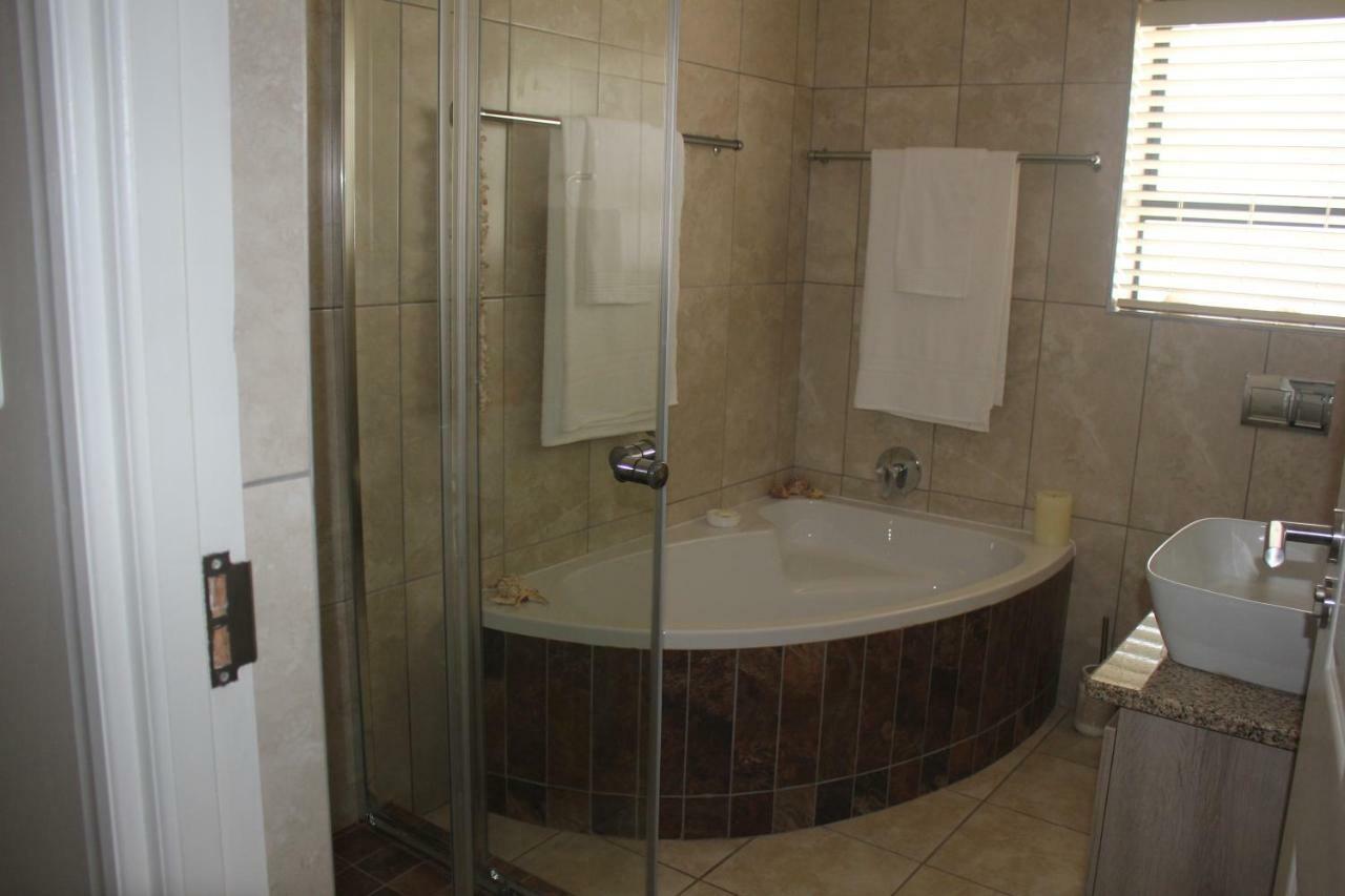 Traveller'S Rest, Reebok Bed and Breakfast Mossel Bay Exteriör bild