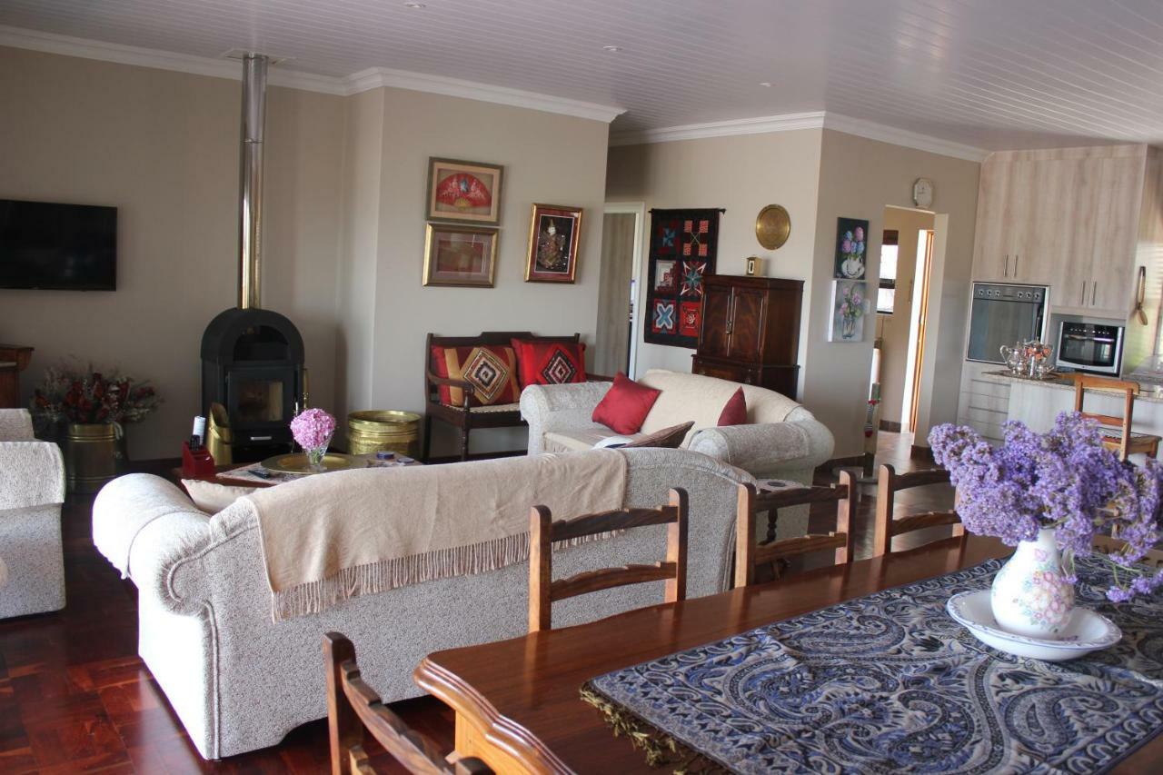 Traveller'S Rest, Reebok Bed and Breakfast Mossel Bay Exteriör bild